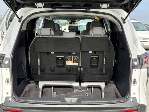 Certified 2025 Toyota Sienna LE FWD image 22