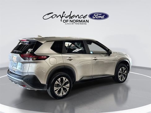 Used 2023 Nissan Rogue SV image 9