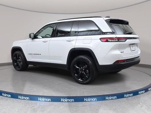 Used 2023 Jeep Grand Cherokee Altitude AWD/4WD image 8