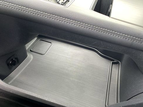 Used 2021 Toyota Sienna Limited image 25