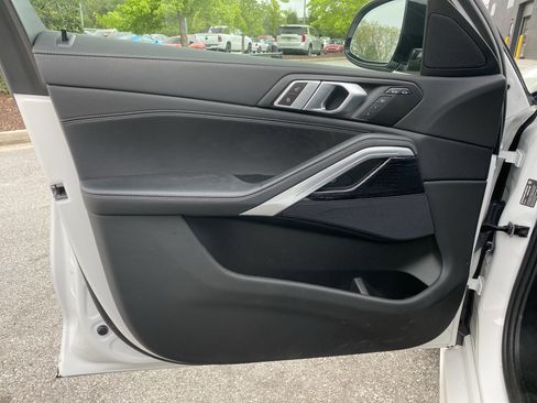 Used 2024 BMW X6 xDrive40i w/ Parking Assistance Package image 18