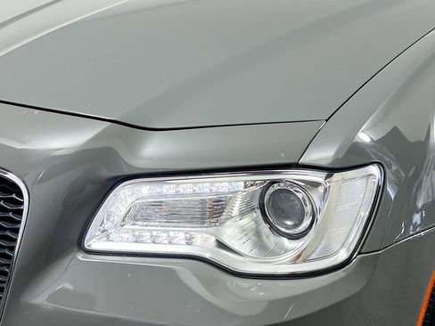 Used 2019 Chrysler 300 Touring L w/ Quick Order Package 22F image 11