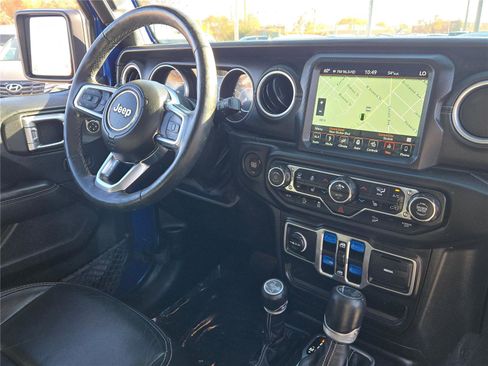 Certified 2018 Jeep Wrangler Unlimited Sahara image 9