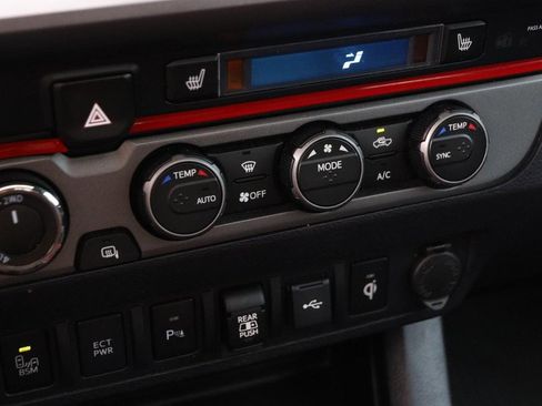 Used 2021 Toyota Tacoma TRD Sport w/ TRD Premium Sport Package AWD/4WD image 19