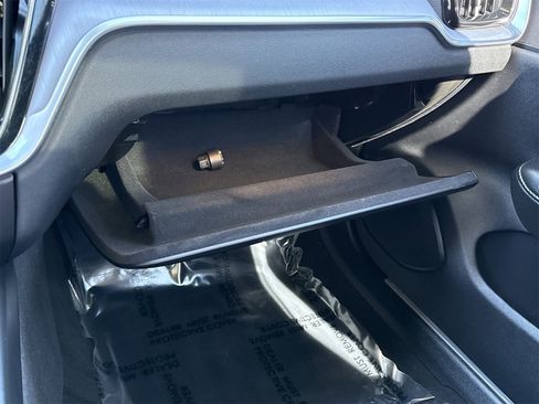 Used 2020 Volvo S60 T6 Momentum image 25