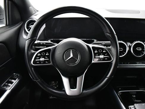 Certified 2022 Mercedes-Benz GLA 250 4MATIC image 9