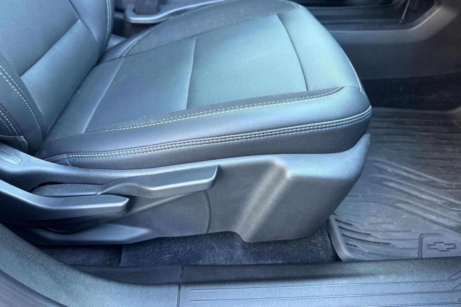 Used 2024 Chevrolet Equinox EV LT w/ LPO, All-Weather Mat Package FWD image 24