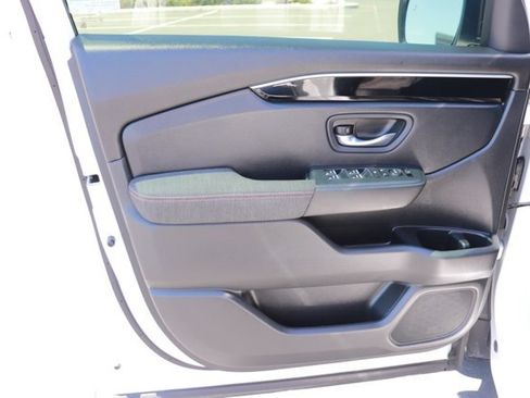 Certified 2025 Honda Pilot Sport image 10