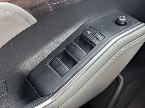 Used 2020 Toyota Highlander Limited FWD image 25