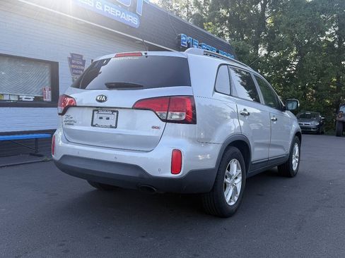 Used 2015 Kia Sorento LX AWD/4WD image 10