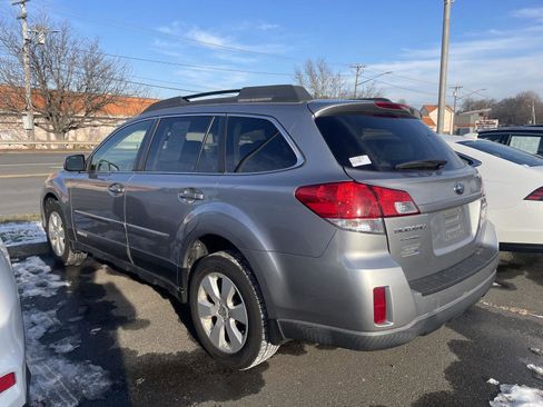 Used 2011 Subaru Outback 2.5i Premium w/ All-Weather Pkg image 3