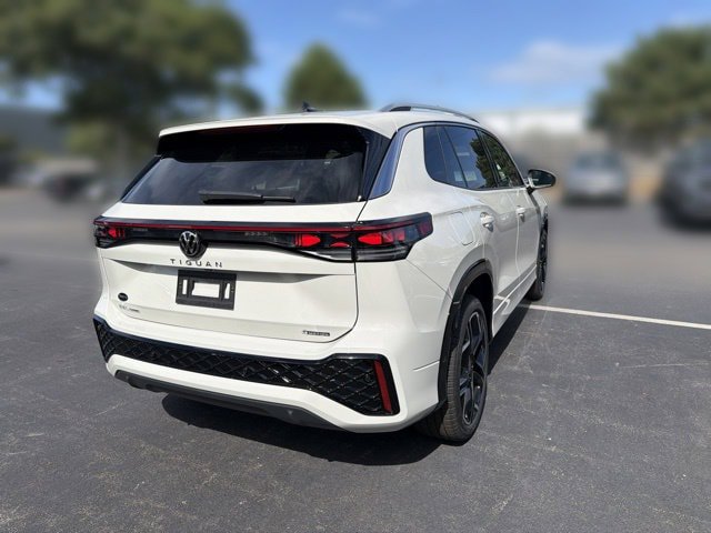 New 2026 Volkswagen Tiguan SEL R-Line AWD/4WD image 7