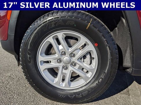 New 2025 Jeep Grand Cherokee Laredo image 5