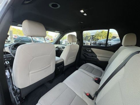 Used 2022 Chevrolet Traverse LS image 20