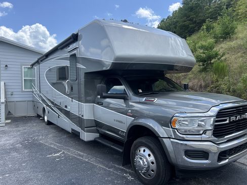 Used 2021 RAM 5500 SLT w/ Quick Order Package 2YG SLT AWD/4WD image 6