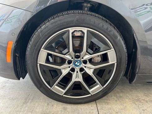 Used 2025 BMW i5 eDrive40i RWD image 17
