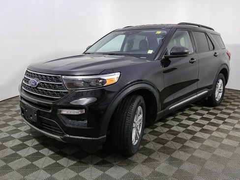 Used 2022 Ford Explorer XLT w/ Equipment Group 202A image 5