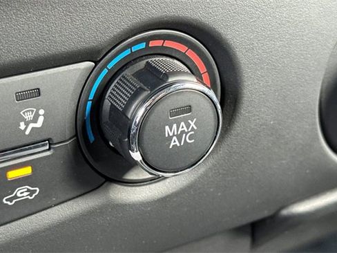 Used 2023 Nissan Frontier SV image 29