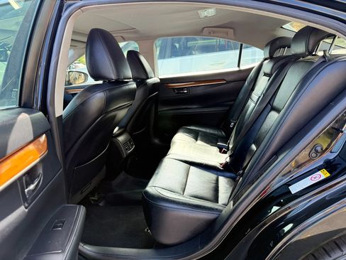 Used 2013 Lexus ES 300h w/ Luxury Pkg FWD image 30