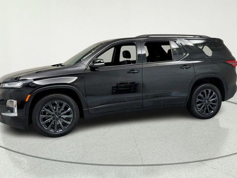 Used 2023 Chevrolet Traverse RS FWD image 2