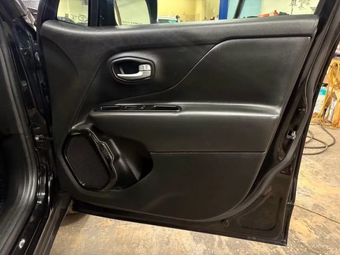 Used 2020 Jeep Renegade Altitude AWD/4WD image 24