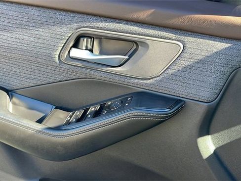 Used 2023 Nissan Rogue SV image 27