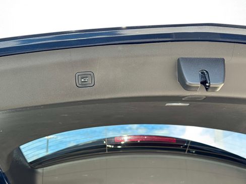 Used 2023 Buick Enclave Essence w/ Experience Buick Package FWD image 12
