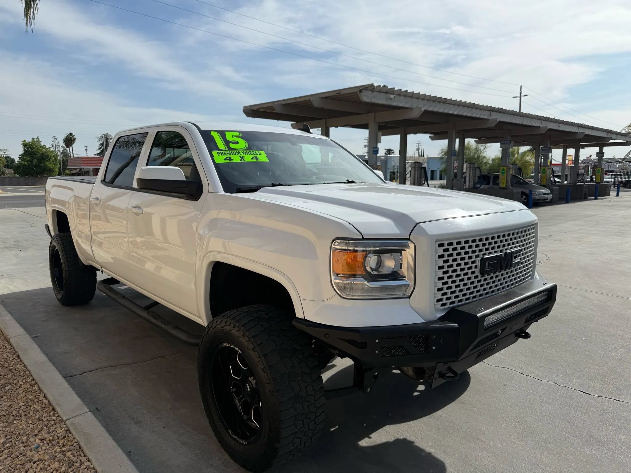 Used 2015 GMC Sierra 1500 SLT w/ SLT Preferred Package AWD/4WD image 3