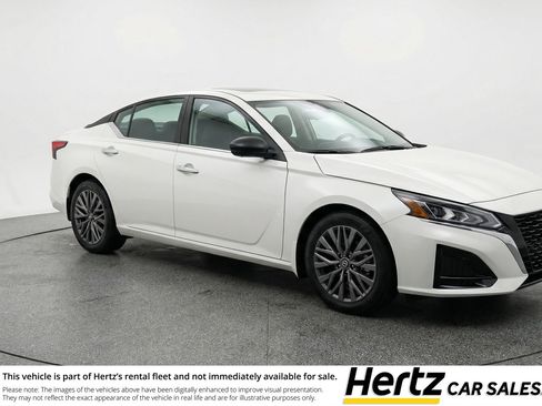 Used 2025 Nissan Altima 2.5 SV FWD image 1
