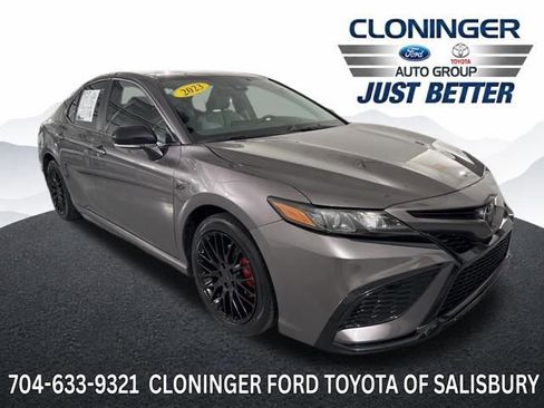 Used 2023 Toyota Camry SE FWD image 1