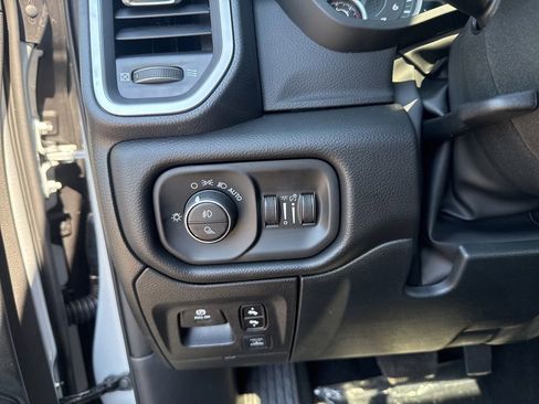 New 2026 RAM 1500 4x4 Crew Cab image 17