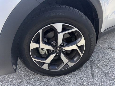 Used 2020 Kia Sportage LX image 2
