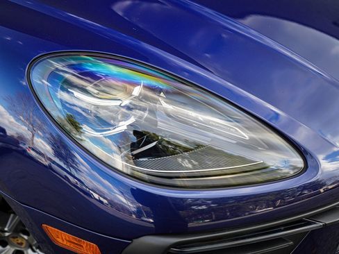 Used 2023 Porsche Macan w/ Premium Package Plus image 6