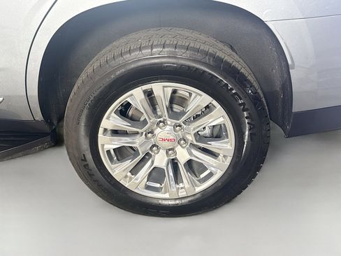 Used 2025 GMC Yukon Denali RWD image 37
