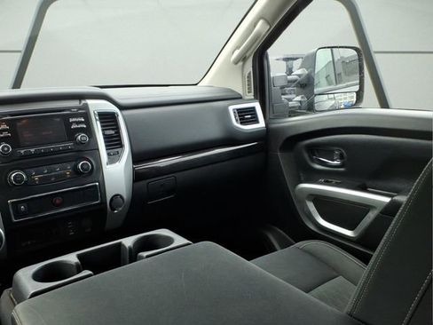 Used 2018 Nissan Titan Platinum Reserve image 12