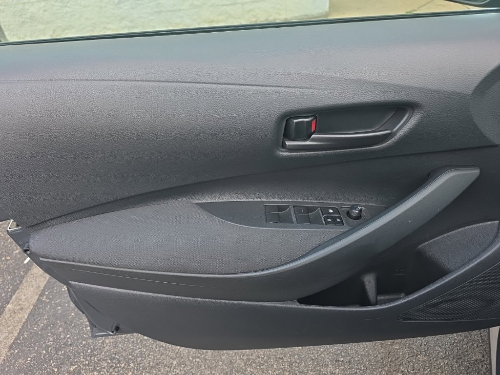 Used 2025 Toyota Corolla LE FWD image 13