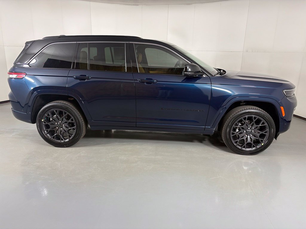 New 2027 Jeep Grand Cherokee Summit w/ Adv Protech Group IV AWD/4WD image 9