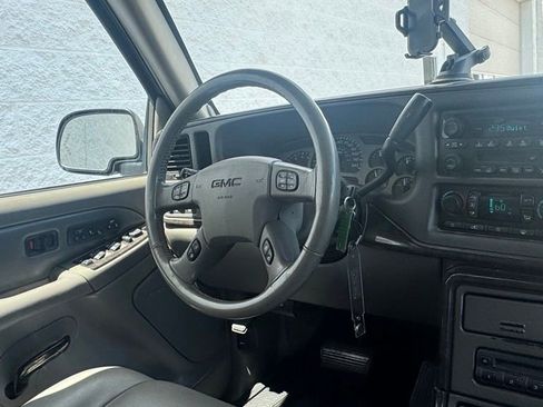 Used 2004 GMC Yukon XL Denali AWD/4WD image 14