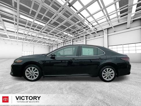 Used 2022 Toyota Camry SE image 6