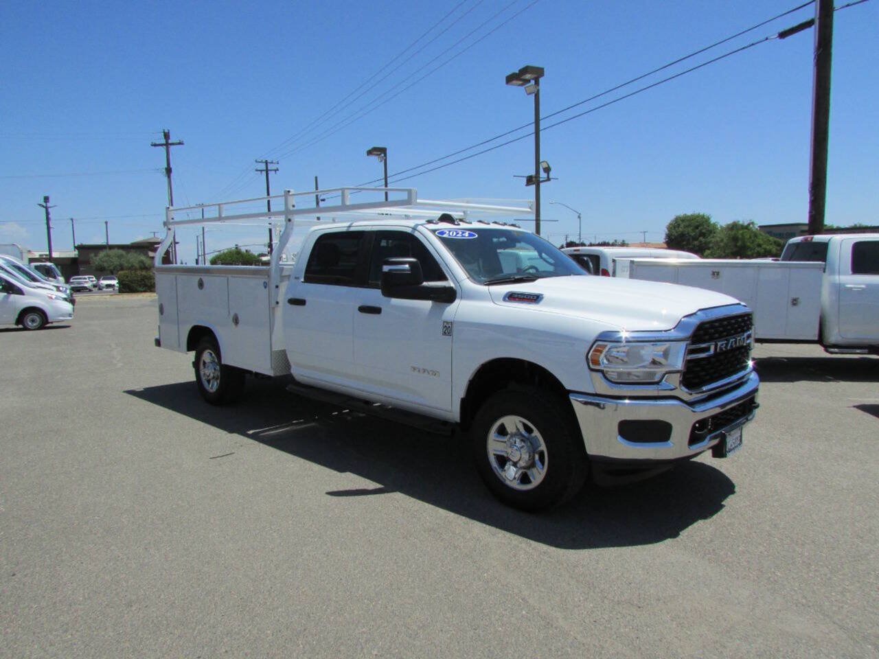 Used 2024 RAM 3500 SLT AWD/4WD image 2