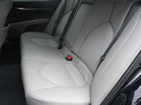 Used 2020 Toyota Camry SE image 30