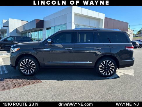 Certified 2024 Lincoln Navigator Black Label AWD/4WD image 2