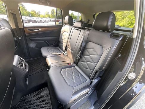 Used 2024 Volkswagen Atlas SE AWD/4WD image 15