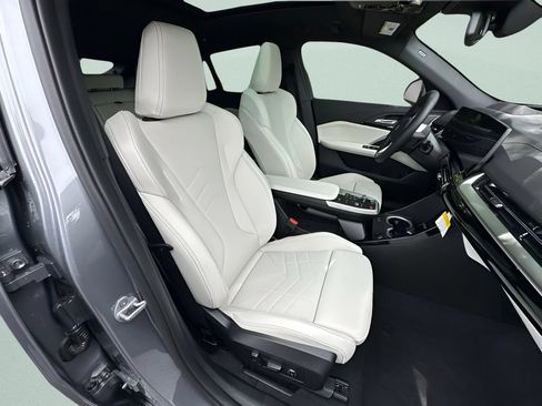 New 2026 BMW X2 xDrive28i w/ Technology Package AWD/4WD image 23