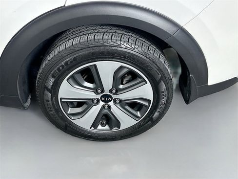 Used 2019 Kia Niro EX image 29