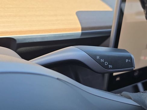 Used 2022 Tesla Model Y Long Range AWD/4WD image 28