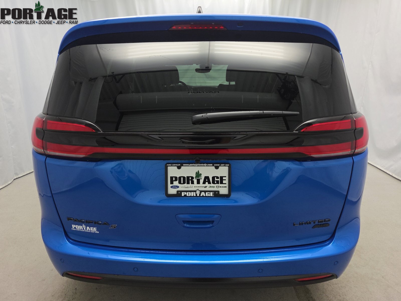 New 2027 Chrysler Pacifica Limited AWD/4WD image 6