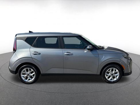 Used 2025 Kia Soul LX w/ LX Technology Package FWD image 12