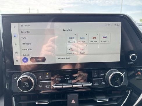 Used 2023 Toyota Highlander XLE image 27