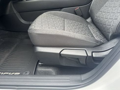 Used 2025 Nissan Kicks SV image 27